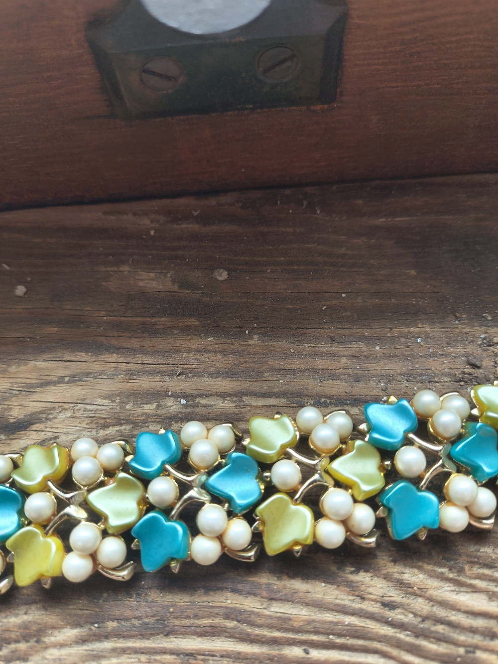 Women's Turquoise & Lime Leaf Bracelet with Pearls. Gold Tone. NWOT